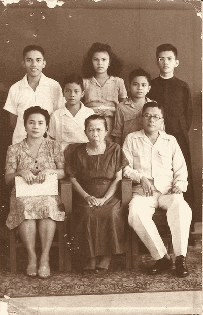 Third Row (L-R): Marcelo "Celing" B. Fernan, Alejandrina "Nena" B. Fernan, Wenceslao "Welo" B. Fernan Jr. Second Row (L-R): Josefino "Pinong" B. Fernan, Camilo B. Fernan. Seated (L-R): Margarita "Titang" Briones Fernan, Grandmother Emiliana Briones, Wencelao "Bences" Lepiten Fernan. 

Photo taken from the Marcelo B. Fernan Library.